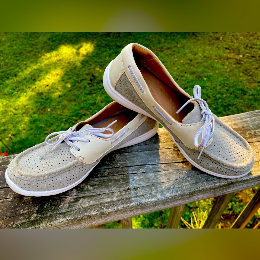 ⛵️Gray/Beige Clark’s casual slip-ons, women’s size 7